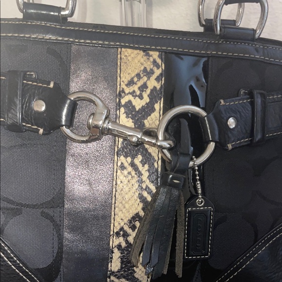 Coach Vintage 2006 Black and Tan Designer Handbag. Great Used Condion. Beautiful - Picture 3 of 9